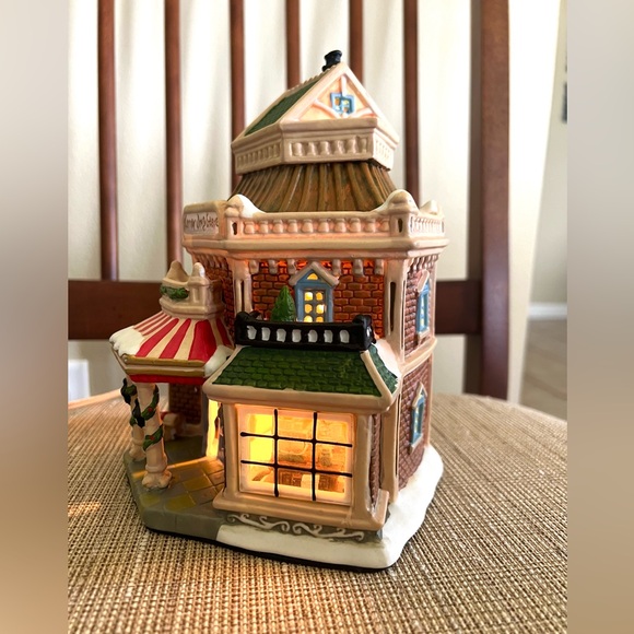 Carole Town Corner Drug Store - Picture 3 of 7